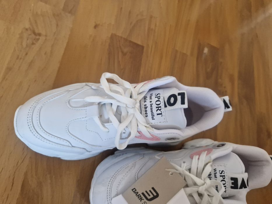 Спортни дамски обувки