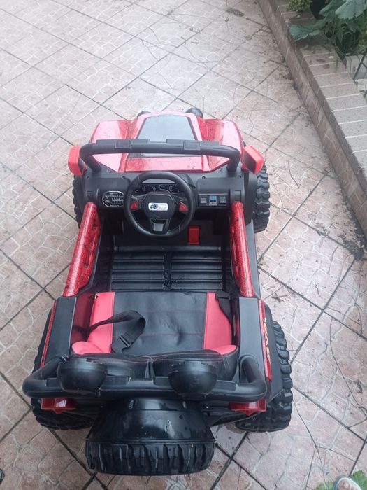 Детская машина  на пульте управления