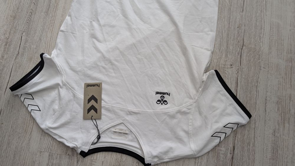 Tricou nou sport mărimea S firma Hummel