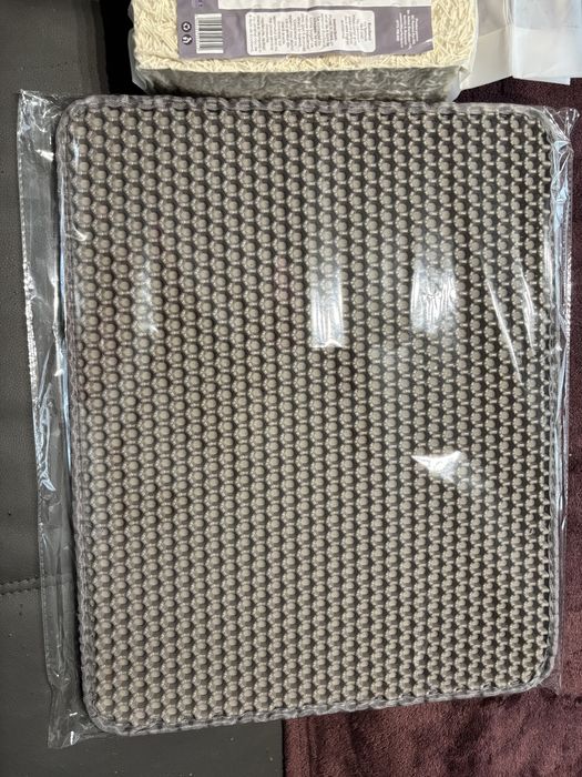 Pachet 2 pungi nisip tofu + covoras litiera