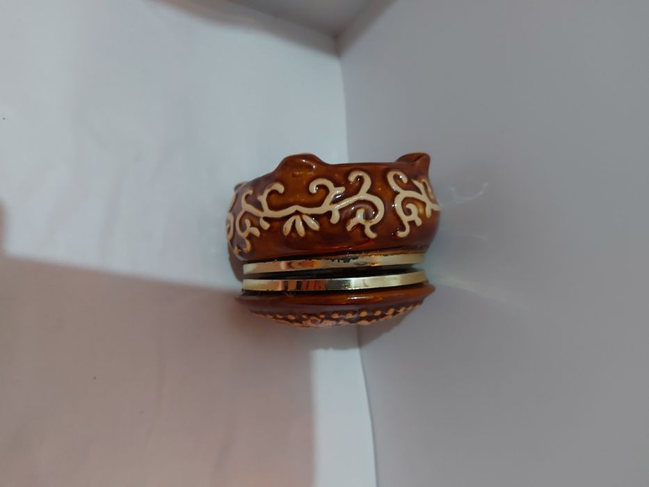 Шкатулка маленькая.