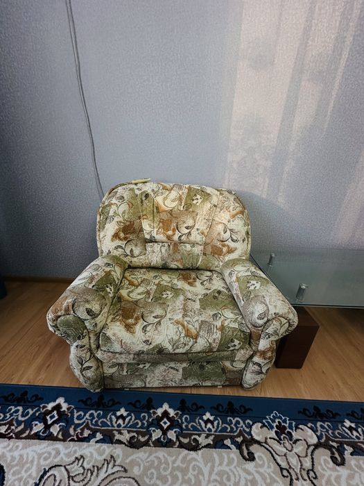 Диван с двумя креслами