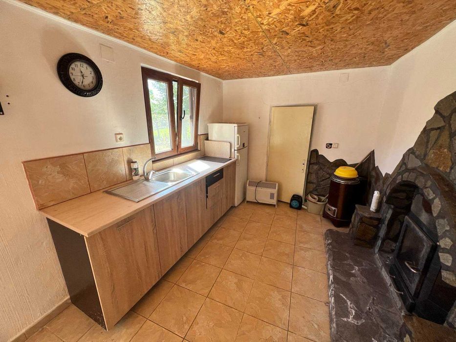 Тухлена къща в центъра на с. Здравец - 8670