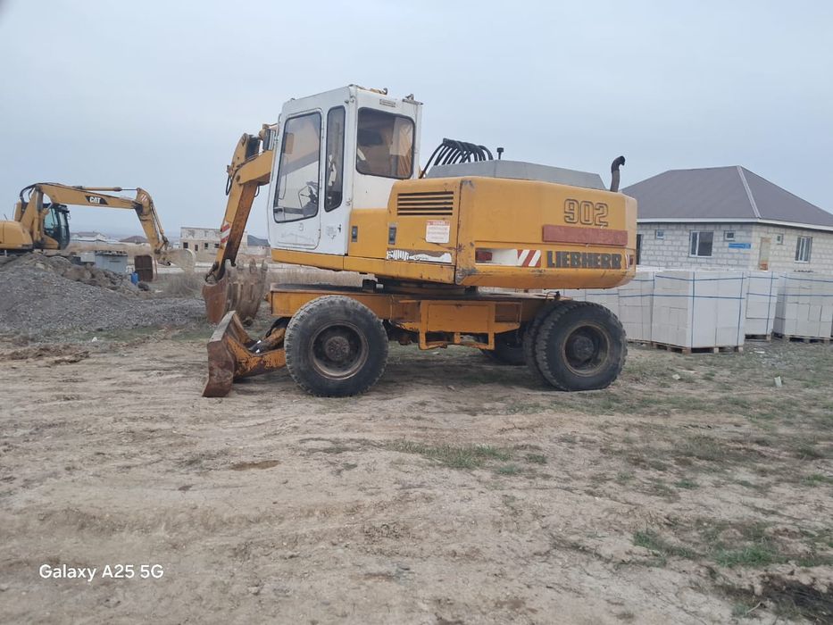 Продается колесный экскаватор