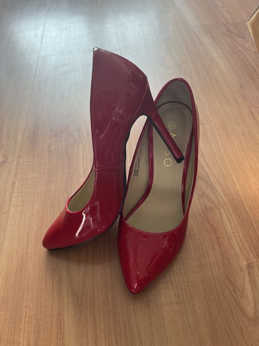 Обувки с ток три модела