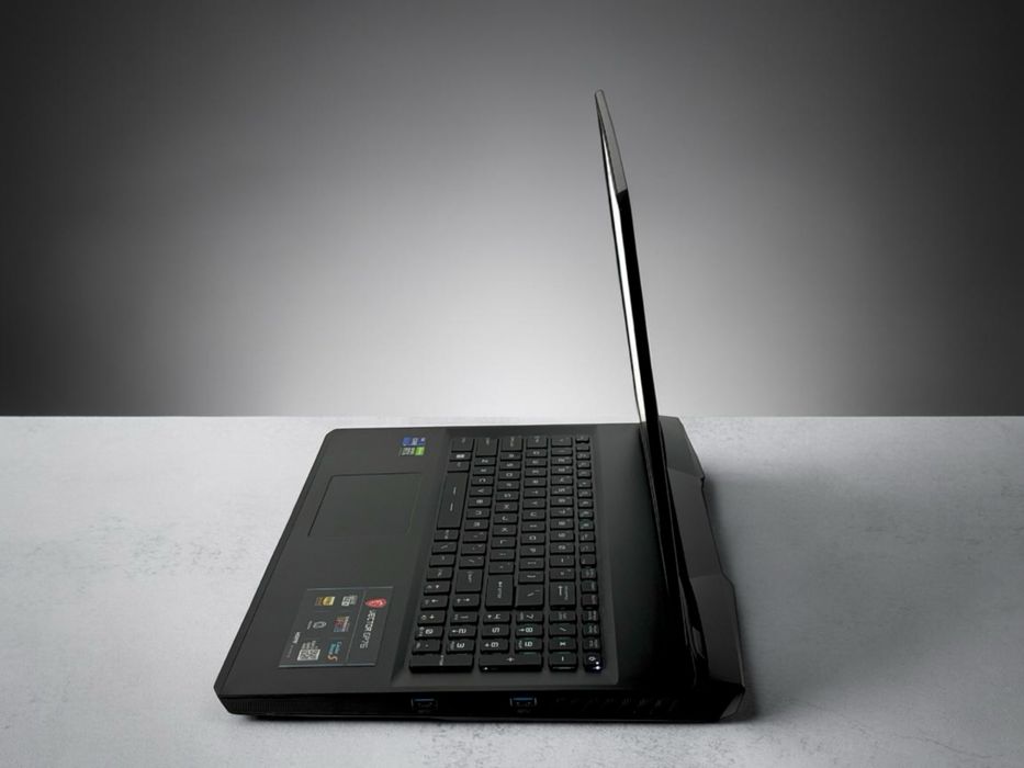 MSI Vector GP76 17.3 FHD 360Hz i9-12900H 16GB 1TB RTX 3080 Перфектен! Гаранция!