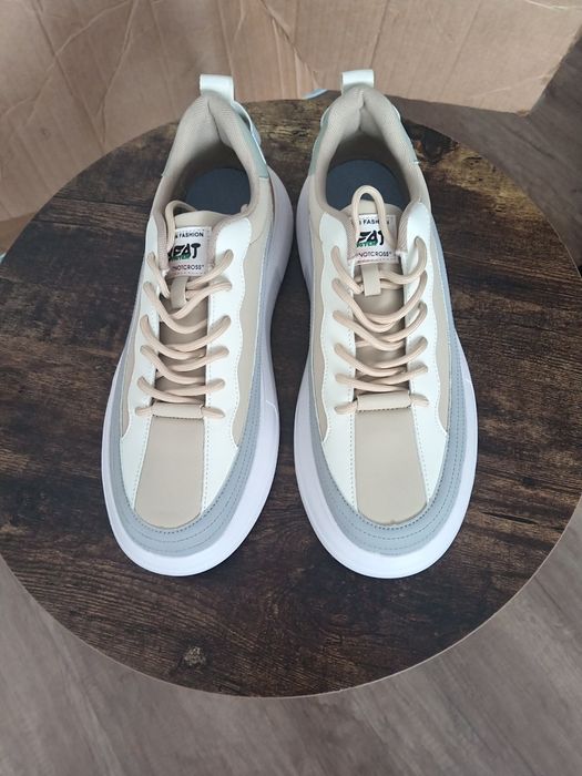 Vând pantofi sport casual pt barbati