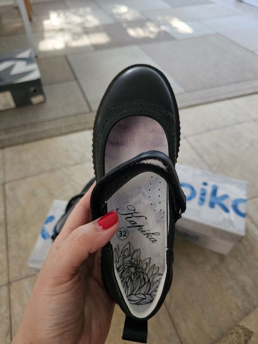 Продам школьные туфли для девочки