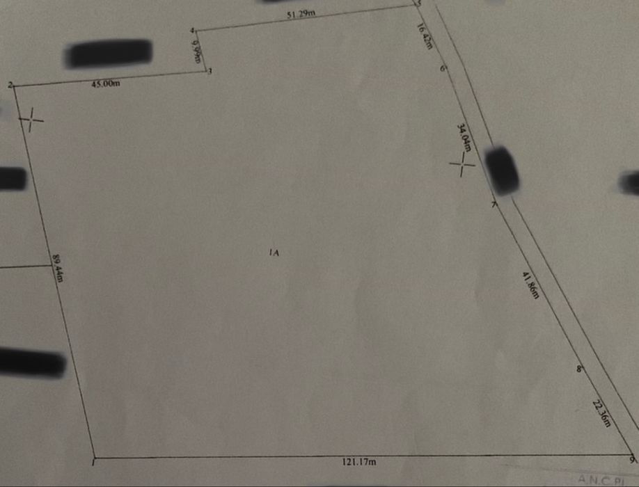 Aroneanu, 10.400 mp, pozitie deosebita.