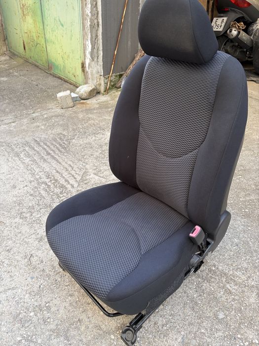 Седалки - Салон Тойота Рав 4 ( Toyota Rav 4)