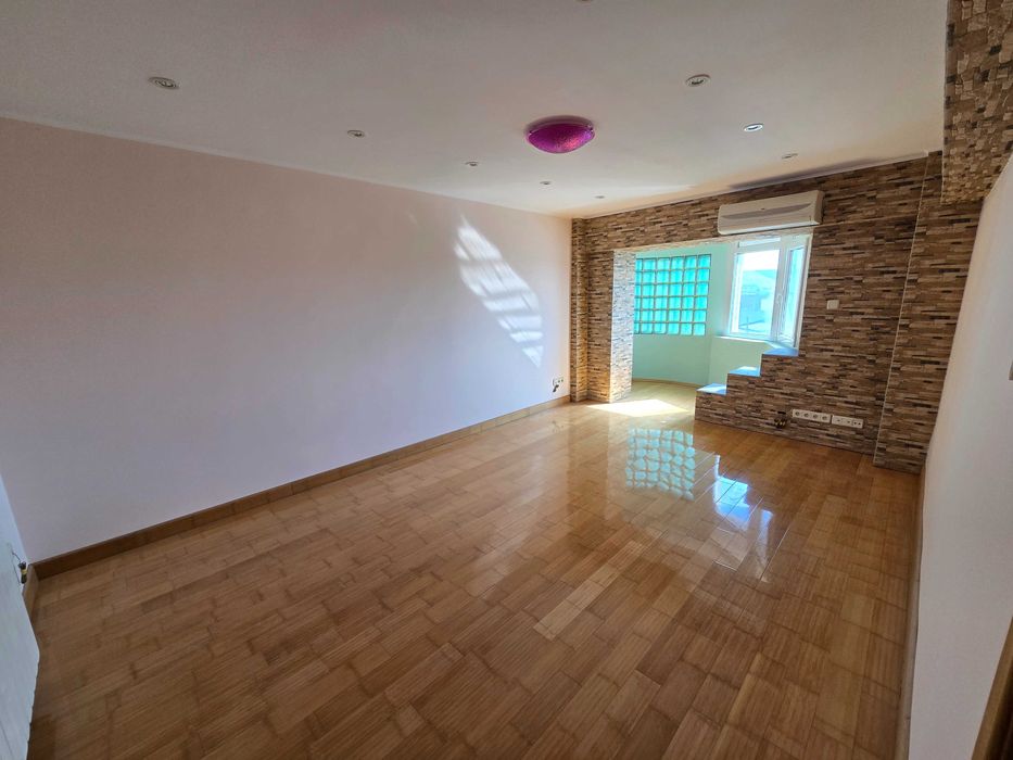 3 Camere la Piață cu parcare privată