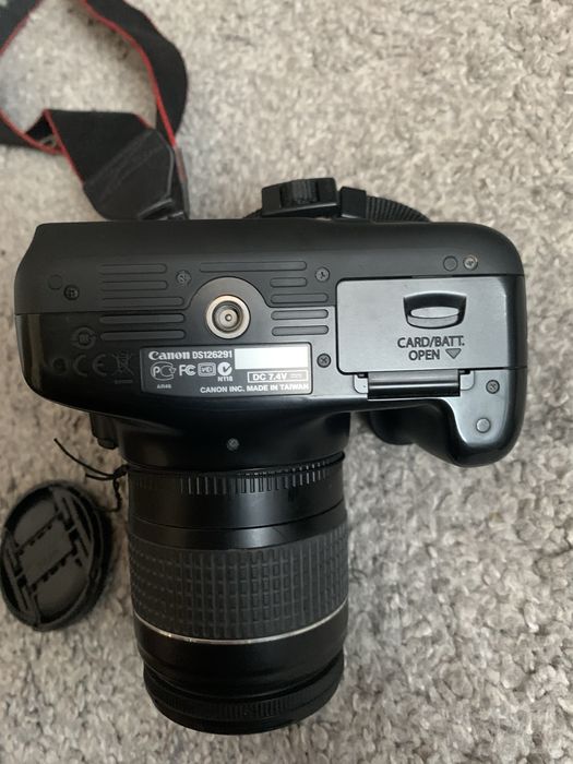 Canon EOS Rebel T3 + Обектив и аксесоари