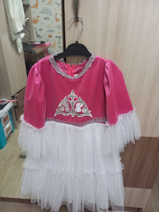 Продам платье на 4-5 лет
