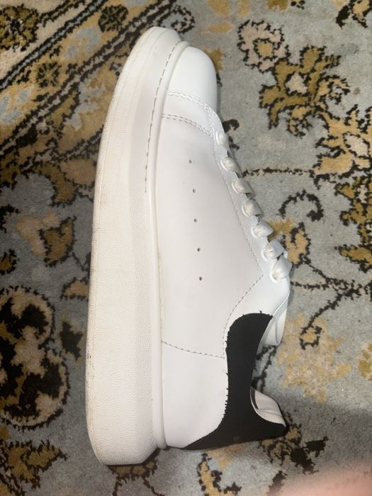 Alexander McQueen de vanzare