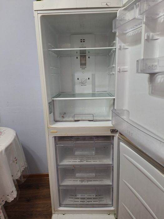 Продаётся б/у холодильник .Продаётся, продаётся, продаётся, продаётся.