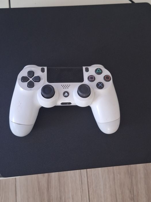Vând Playstation 4 Slim Nou
