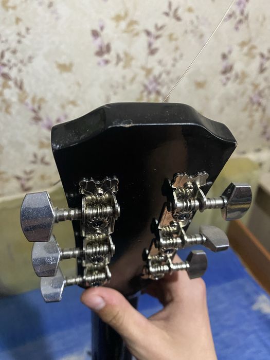 Продаю аккустическую гитару