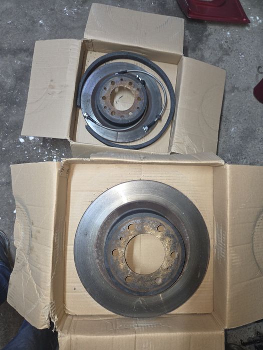 Продам тормозные диски и суппорта