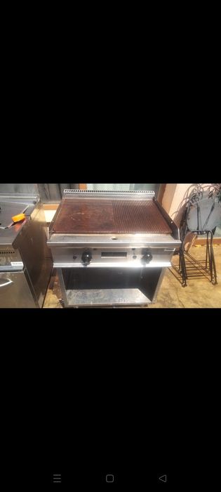 Vând linie profesionala 700 Casta Italia pe gaz