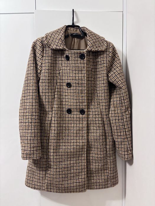 Чисто ново вълнено палто, произведено в Италия. Никога не е обличано.