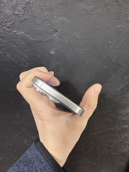 Продам iPhone 16 Pro 512GB