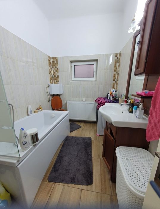 ÎNCHIRIEZ CASĂ 3 CAMERE ÎN ZONĂ CENTRALĂ
Nu accept animale de companie
