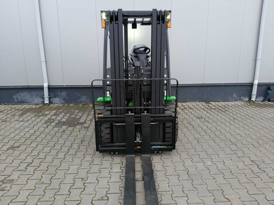 НОВ Електрокар Noblelift, четириопорен, до 3 тона, до 4 м., triplex