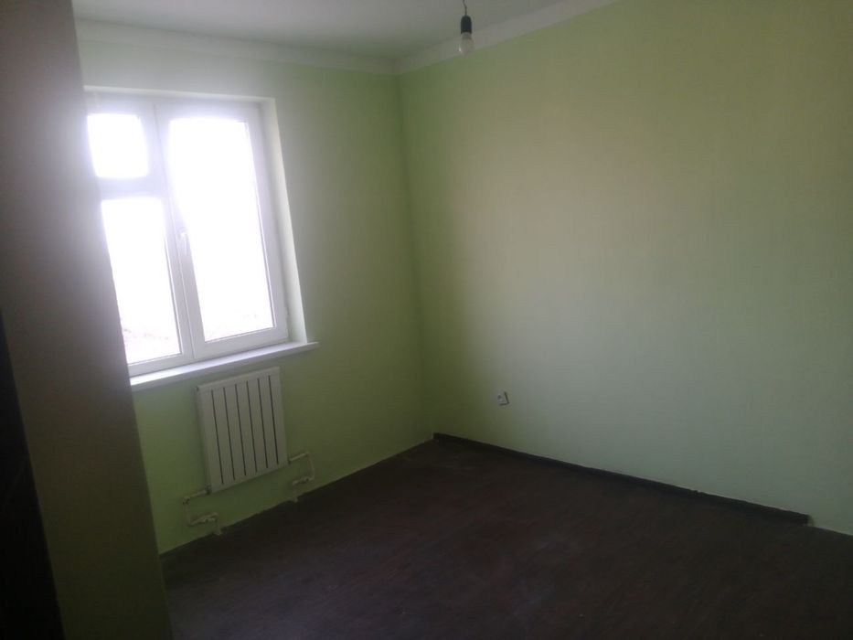 Тошкент вилояти. Янгийўл тумани,Гулбахор Янги домдан квартира сотилади