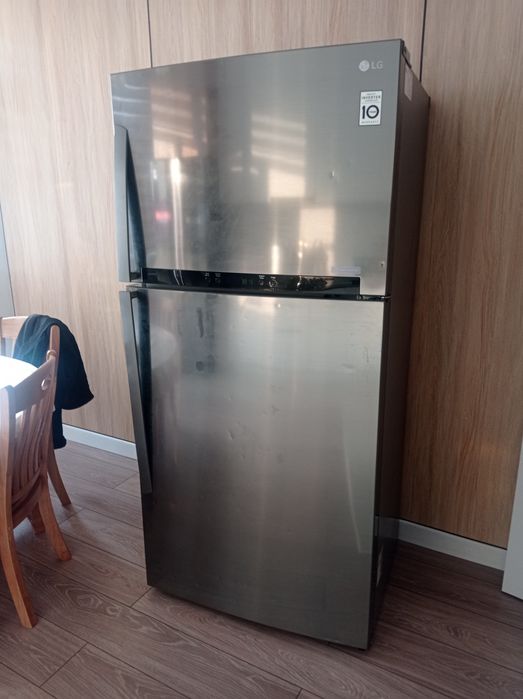 Продам Холодильник LG