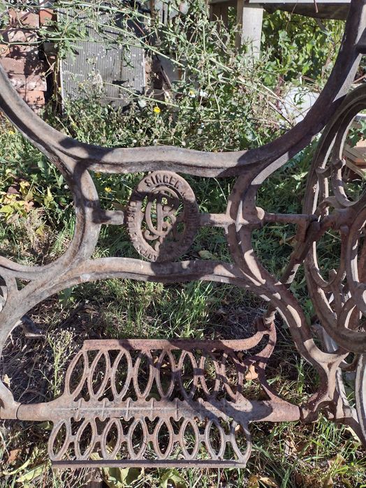 Стойка за шевна машина