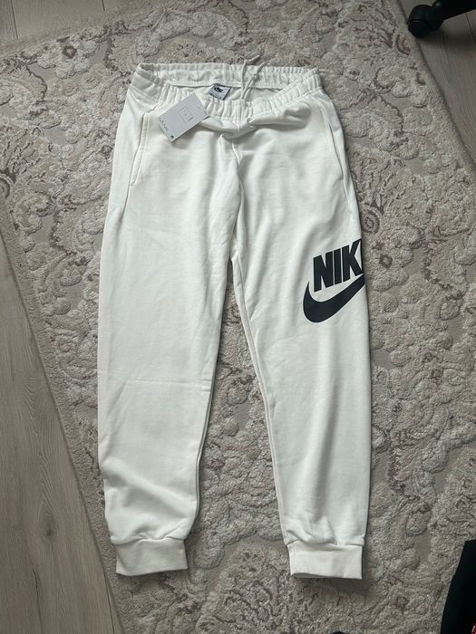 Pantaloni Nike Albi