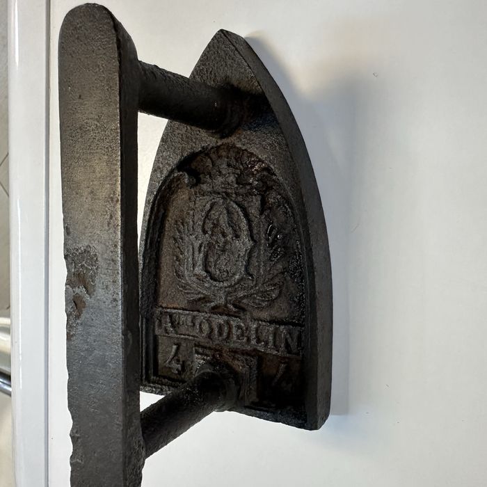 Fier de calcat rar antic medieval bronz masiv alama fonta anii 1800