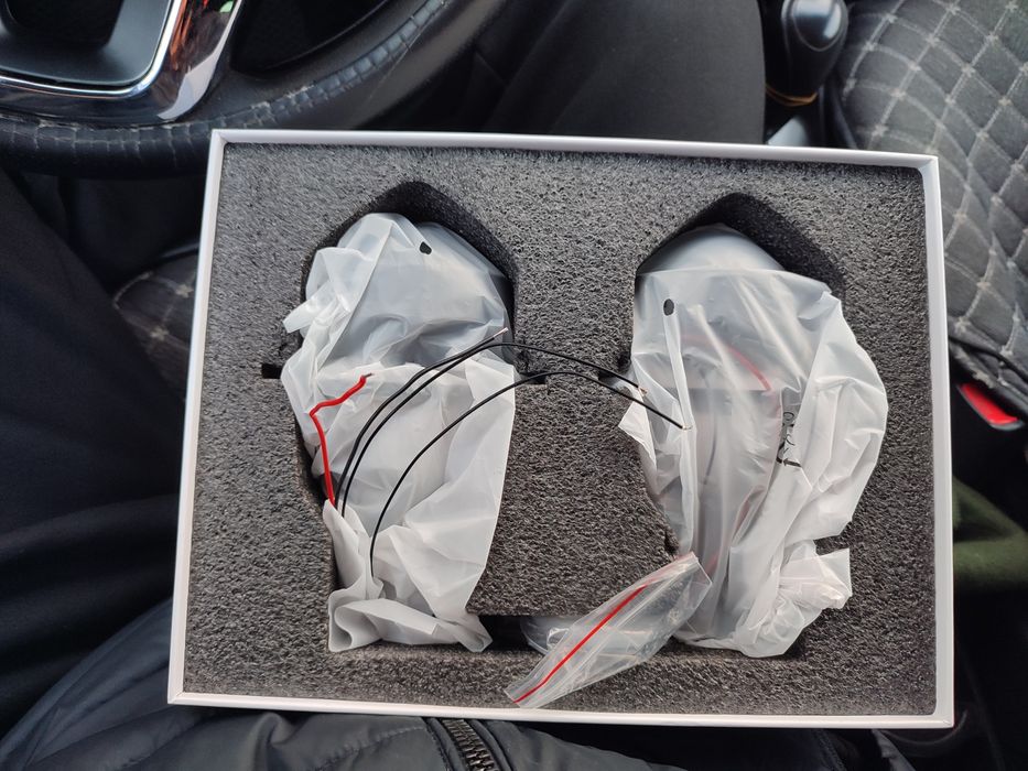 Продаю Bi-led фары новая