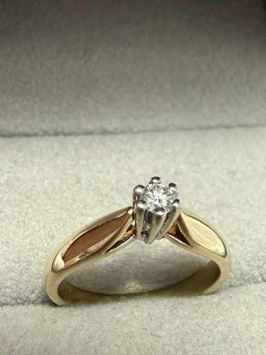 Бриллиантовое кольцо