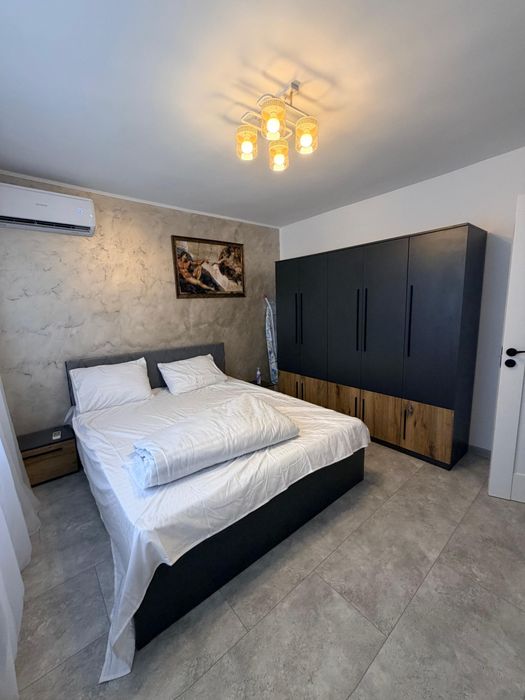 Apartament 2 camere de închiriat – Malu Roșu, Aleea Școli  Se oferă spre închiriere apartament cu 2 camere, 55 mp cu balcon inclus.