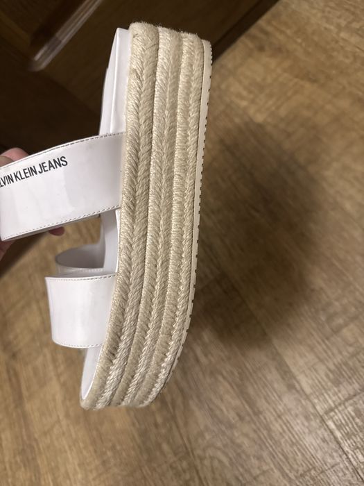 Продам белые сандали Calvin Klein Jeans Frances
