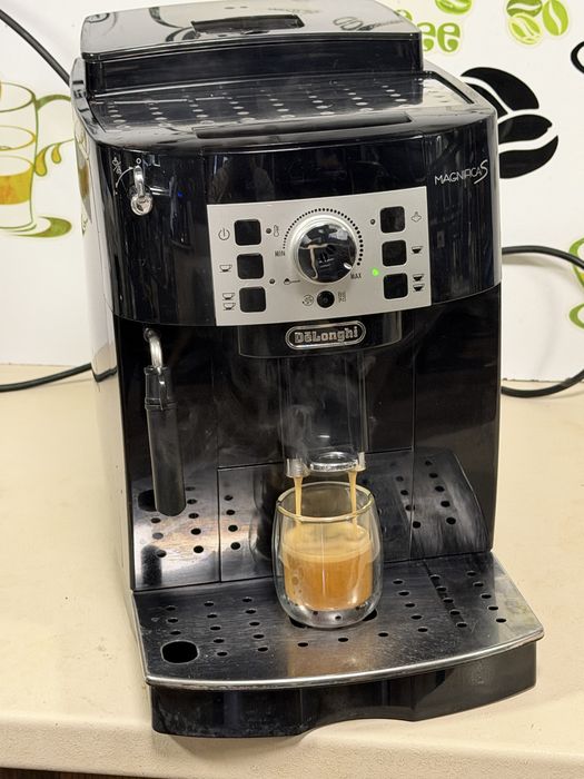 Кафемашина кафе автомат delonghi magnifica S  с гаранция
