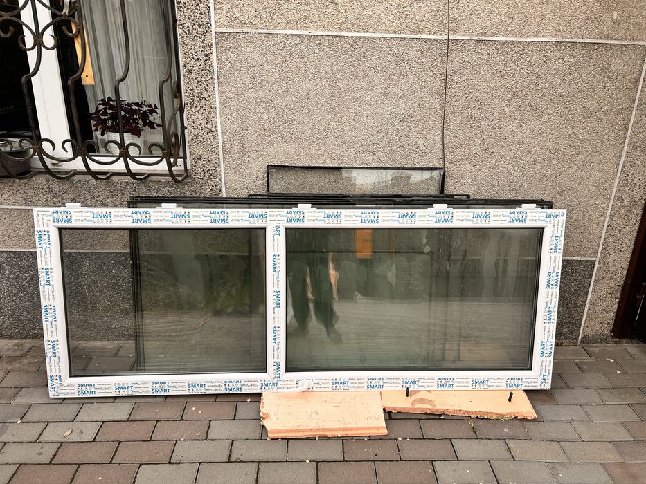 Балконные витражи и балконная дверь