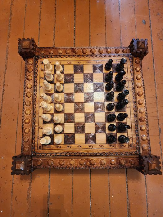 Шахматы  ручной работы "Замок" размер 70х70