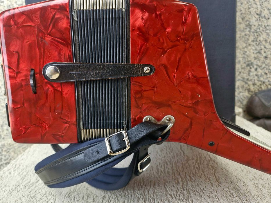 Acordeon 48 basi Universum