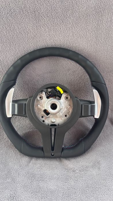 Volan BMW M tesit, compatibil cu generatiile F, F30 F10 F20 F22 F25 F07 F01 F15 F16 F31 F11 F36 F34 F32