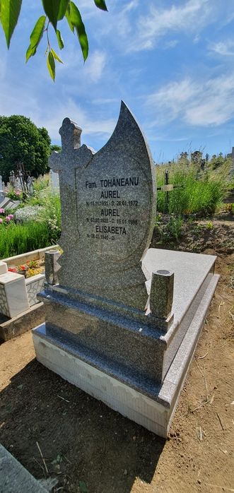 Monumente funerare din granit masiv, montaj cruci, accesorii.