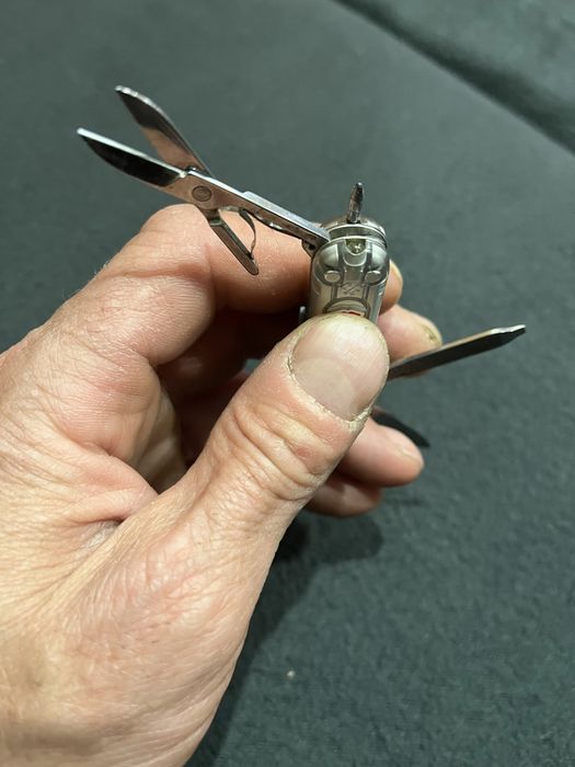 Нож Victorinox Signature Lite