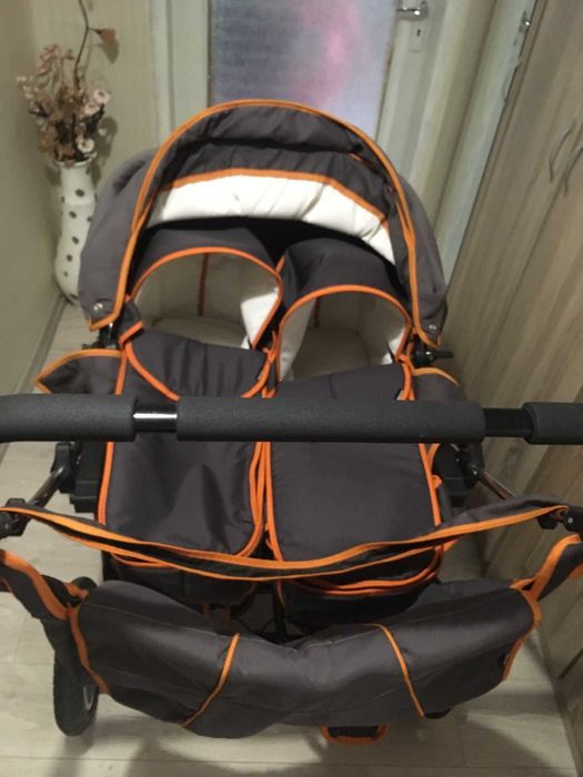 Продавам запазена количка за близнаци ZEKIWA