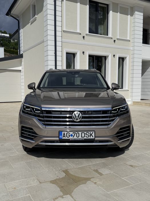 VW Touareg 3.0 V6 4x4 | HUD | Ventilate | Panoramic | Full Option |