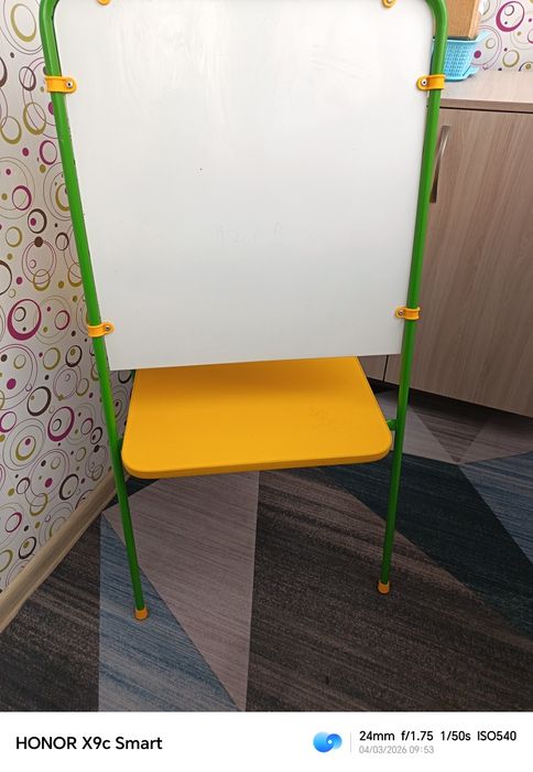 Продам мольберт детский