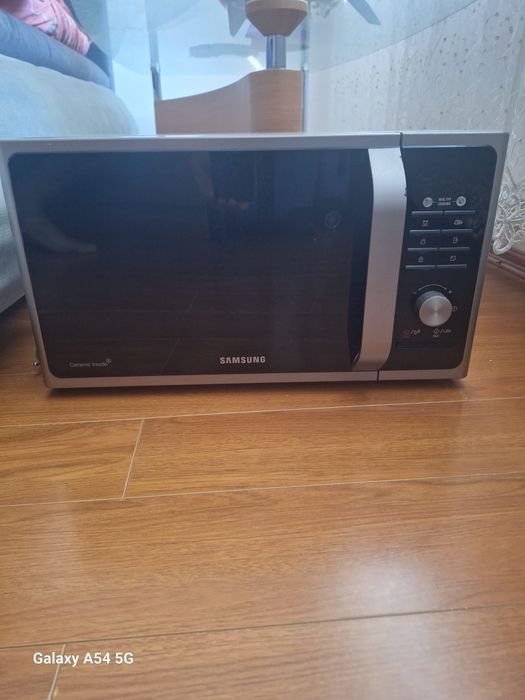 Vând cuptor microunde samsung