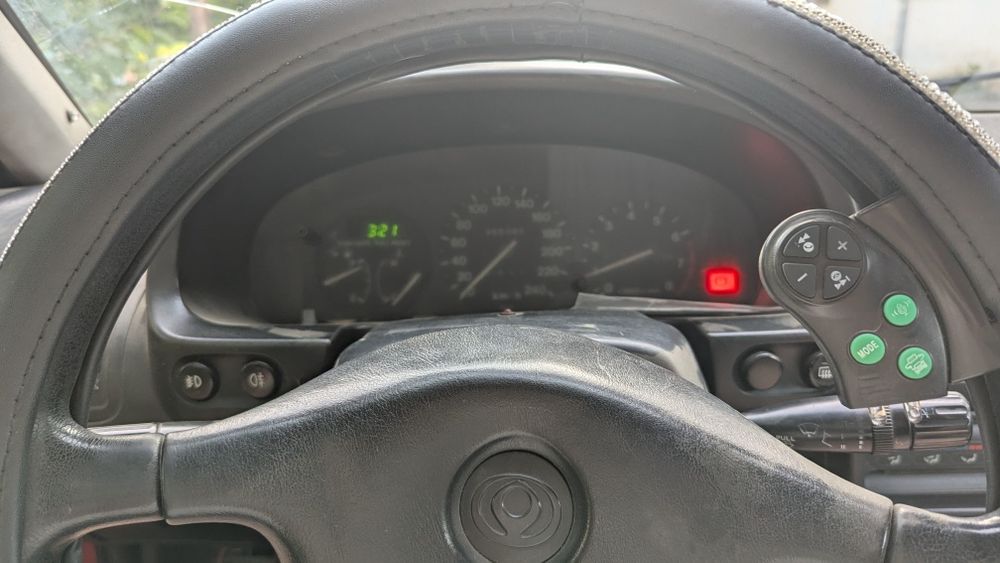 Машина (автомобиль) Mazda MX3 1992