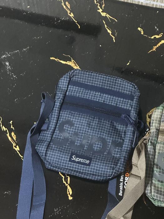 Чанта Supreme.