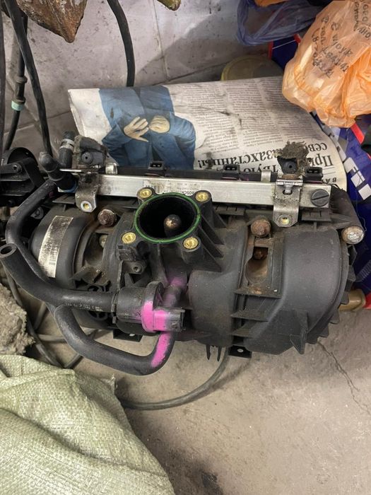 Продам впускной коллектор